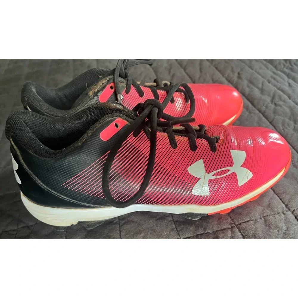 Under Armour Leadoff Low RM Youth Sports Cleats Pink Black 2.5Y 1297316-601